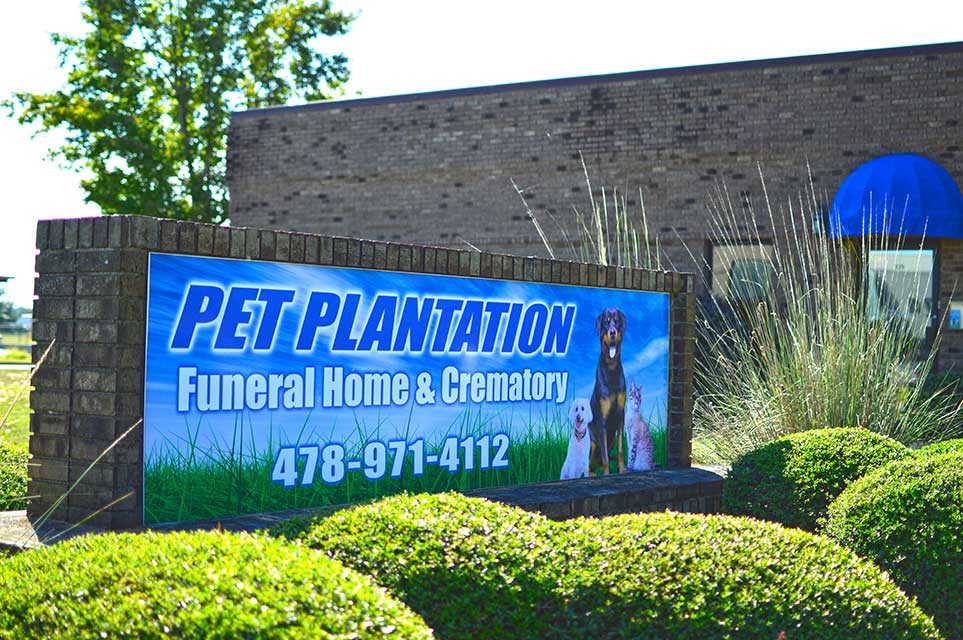 Pet Plantation signage